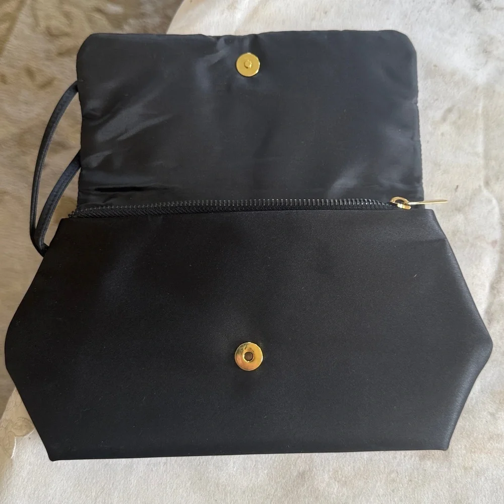 DOLCE and GABBANA PARFUMS ladies Black wristlet excellent condition silky feel
